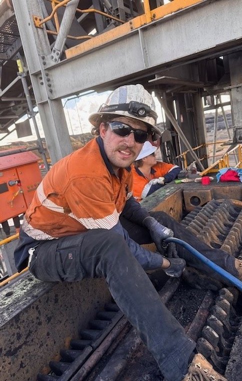 R8D maintenance team member working on mining equipment