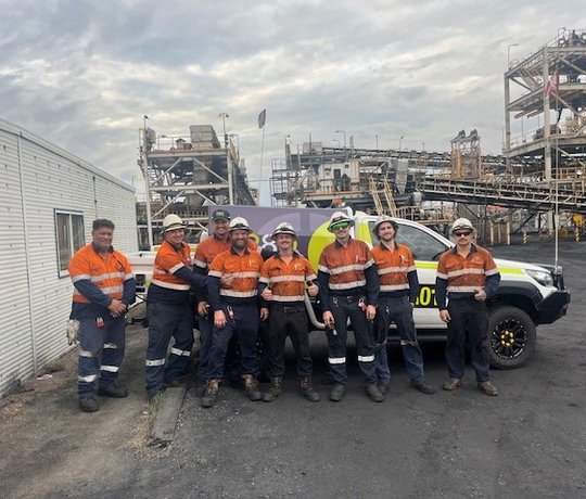 R8D mining maintenance workforce on site