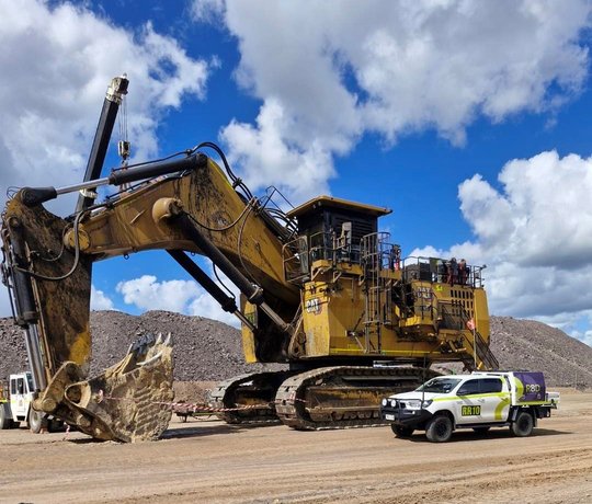 Large mining excavator supported by an R8D service vehicle